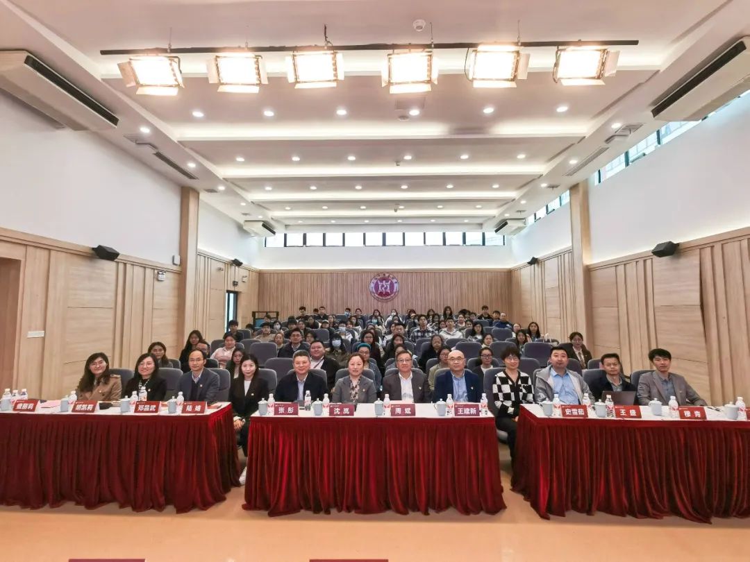 副院长郑昌武和胡凯莉以及双方师生党员